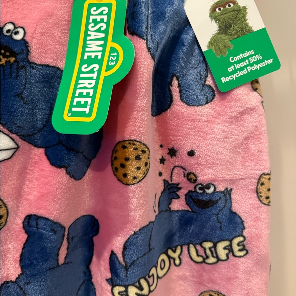 Absolutely Adorable Sesame Street Cookie Monster Throw- 60x70 inches- NWT - Picture 2 of 4